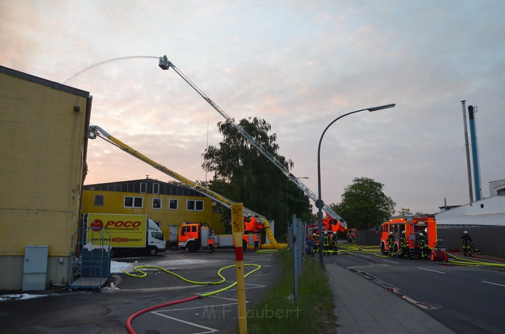 Grossfeuer Poco Lager Koeln Porz Gremberghoven Hansestr P433.JPG - Miklos Laubert